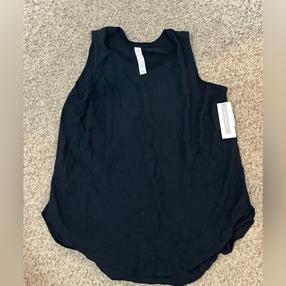 Peace & Pearls Tops - Peace & Pearls Women’s XL Top (NWT)